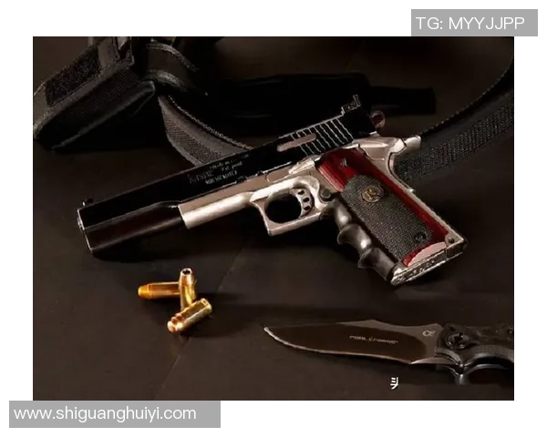 手握手枪姿势的足球明星展现独特风采与个性魅力