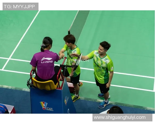 杭州羽毛球队与成都羽毛球队赛后复盘探讨灵活性表现与战术调整