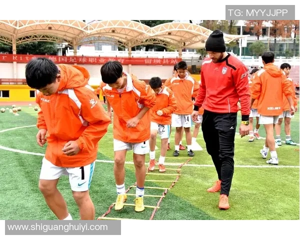 周娜独家分享足球心得与技巧解析助你提升球技与战术理解